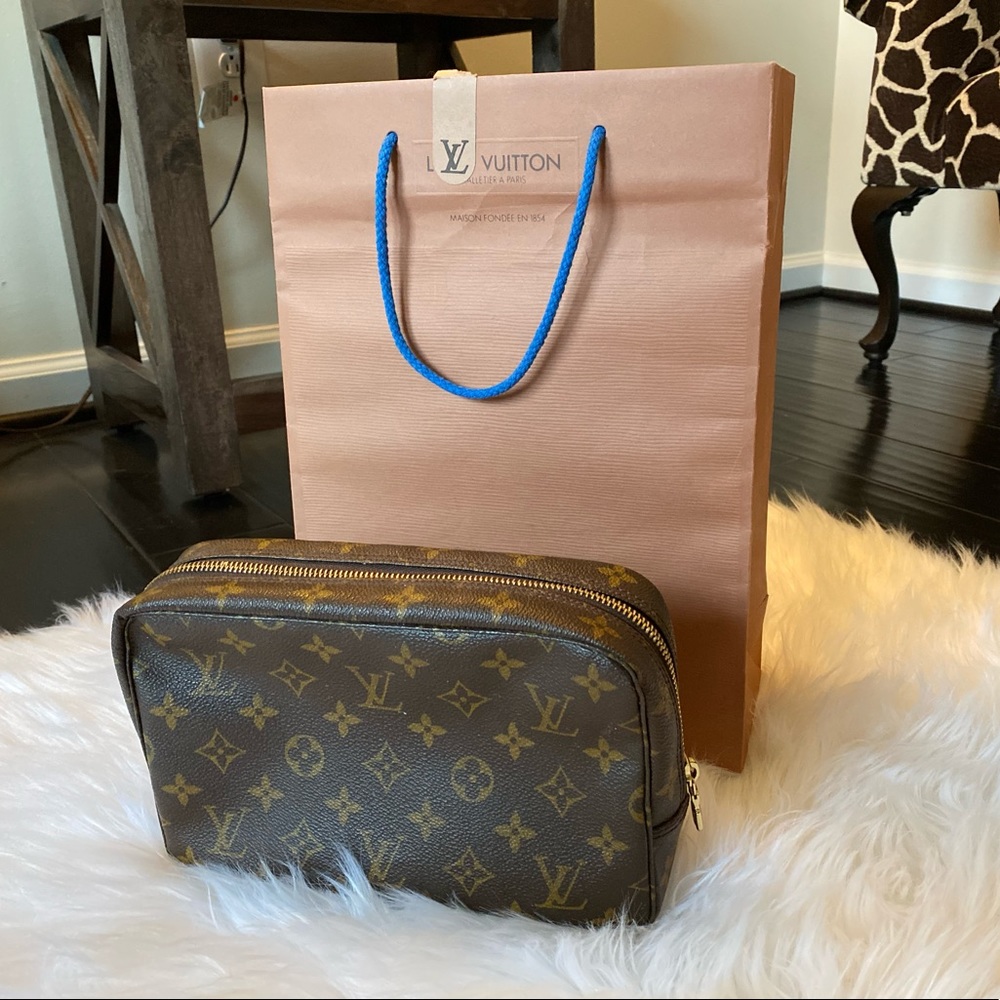 Louis Vuitton Trousse 23